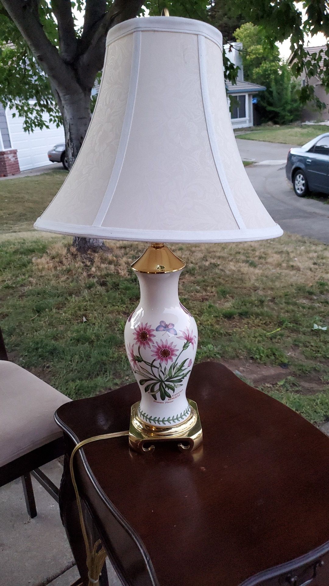Porcelain flower lamp