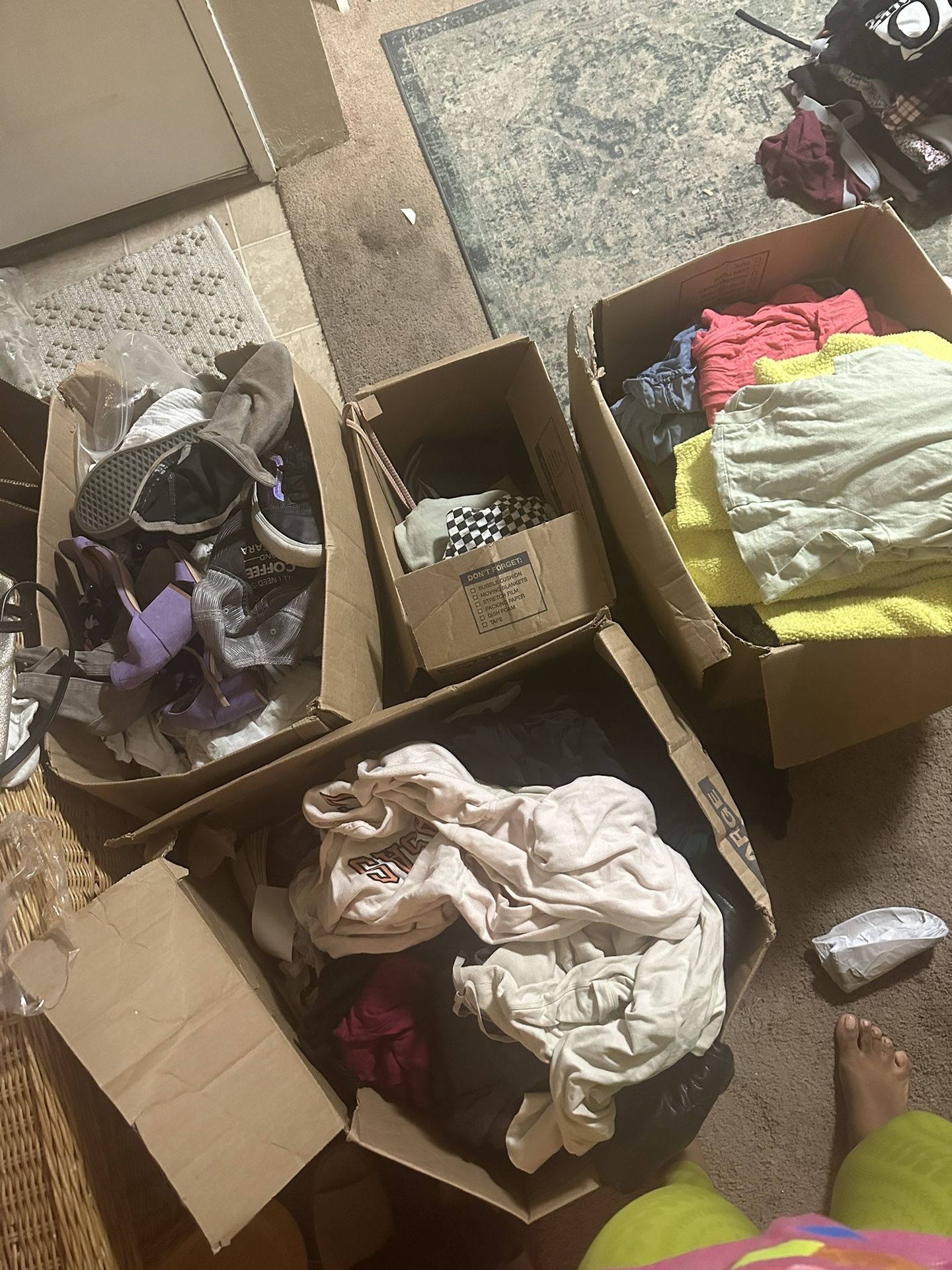 Free Women's Children's/baby Clothes