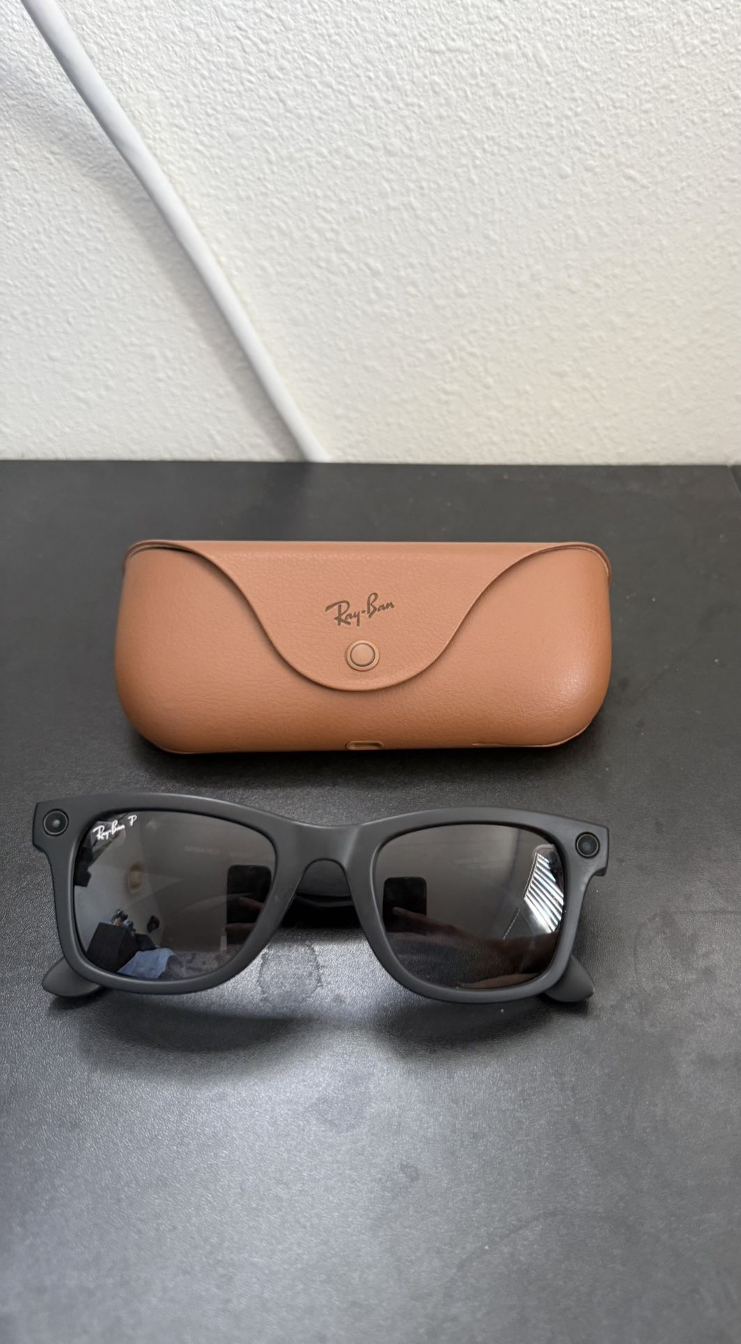 Meta Ray-Ban Wayfarer Smart Glasses - Gradient Graphite Polarized
