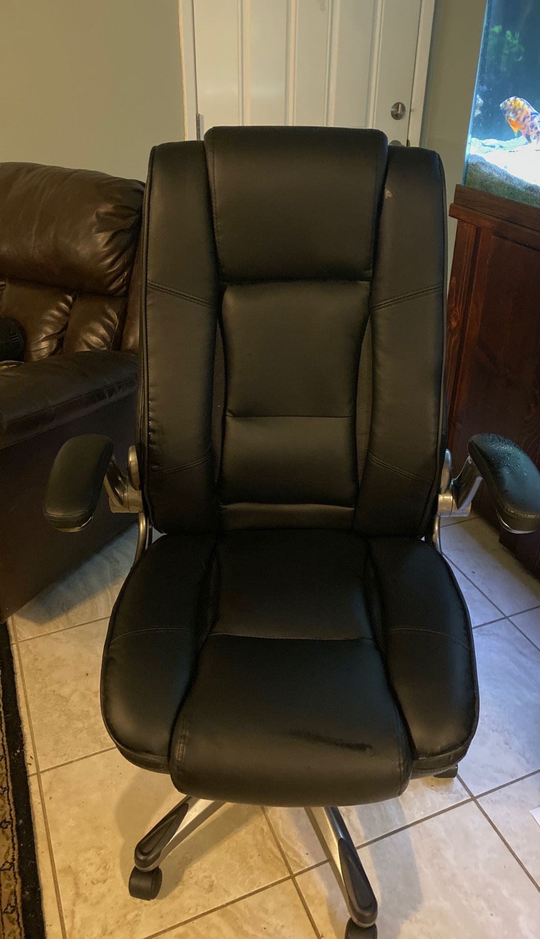 Very nice computer chair