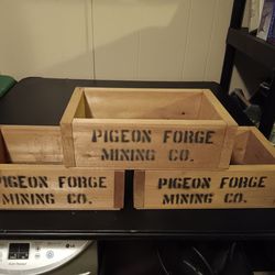 Pigeon Forge Decor Crates(3)