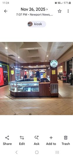 Jewelry kiosk