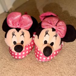 Minnie Mouse slippers size 5/6