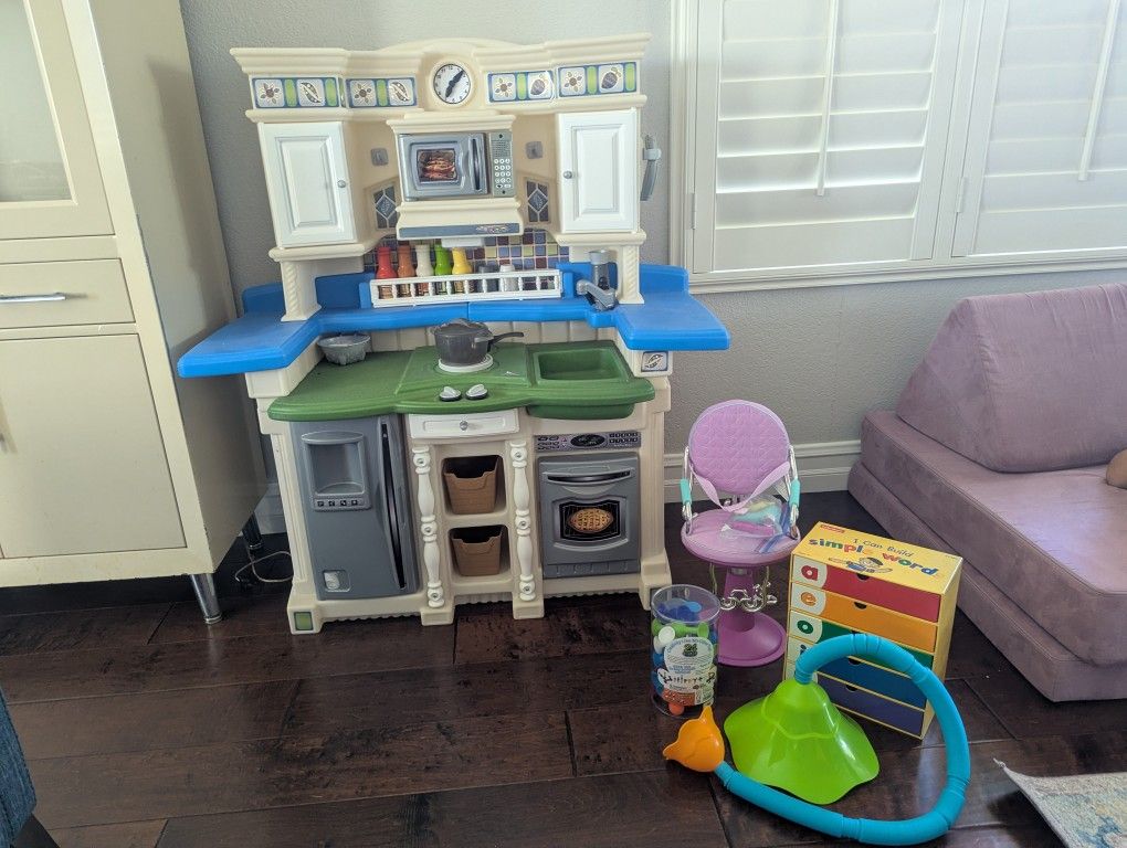 Kids Step2 Kitchen Play Set And Other Toys