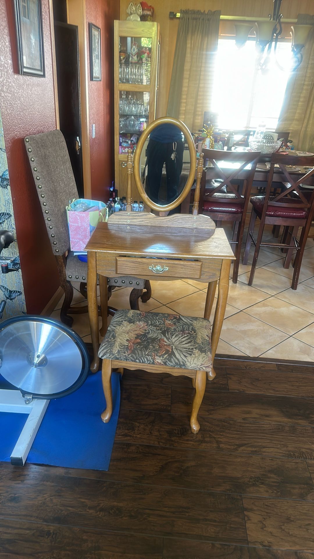 Dressing Table With Mirror