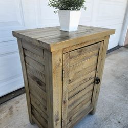Rustic Style Side Table Nightstand Cabinet! Excellent Condition! 