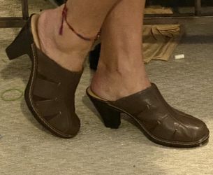 ‘Sofft’ brown leather slip one