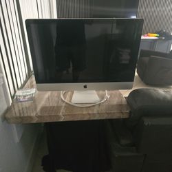27" Mac Desktop