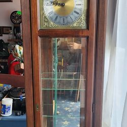 Howard Miller Cherish Curio Lighted Cabinet Floor Clock Good Condition Missing Key