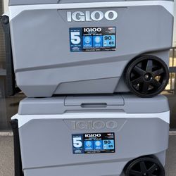 Igloo 90-quart Maxcold Latitude Flip and Tow Wheeled Cooler