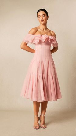 New Sunfere Off Shoulder Ruffle Midi Dress - Dusty Pink - Size M