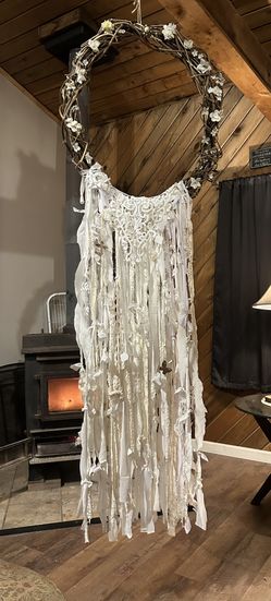 7’ Long Pure White Ragtied Wreath