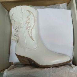 Woman’s White Cowboy Boots Sizes 6,7,8,9,11