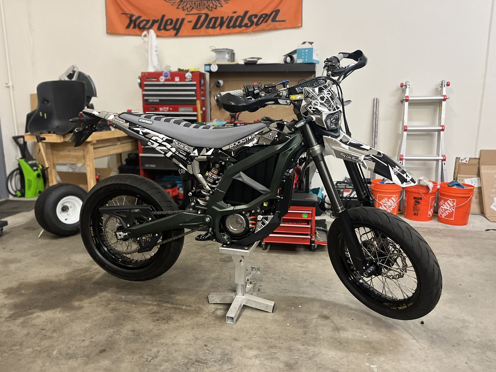 Surron Ultra Bee - SuperMoto (Street Legal)