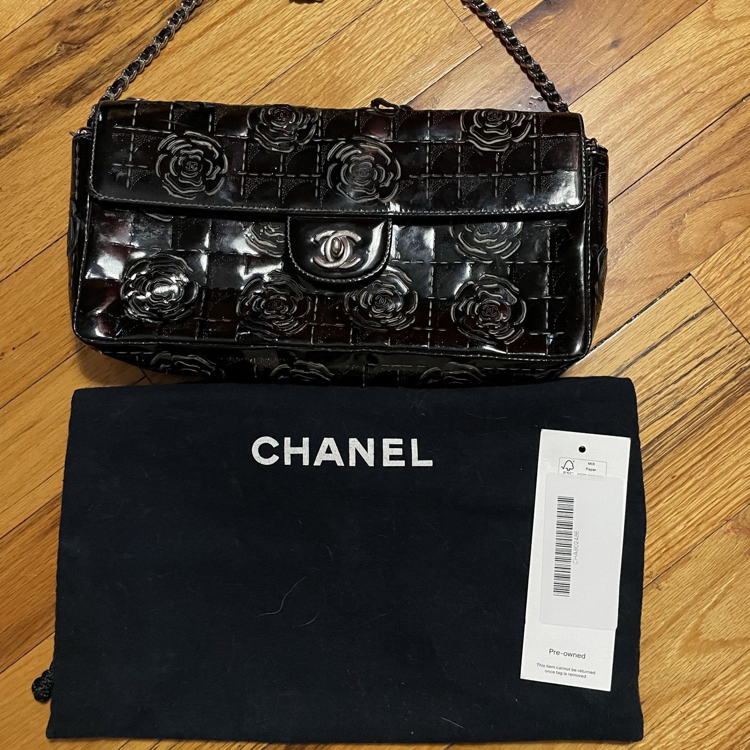 CHANEL Pre-owned Choco Bar BLK Patent Single Chain - Vintage 2002 Camellias  for Sale in Port Washington, NY - OfferUp