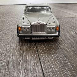 Burago Diecast 1/24 Scale Rolls-Royce Silver Shadow II Die Cast Made in Italy.
