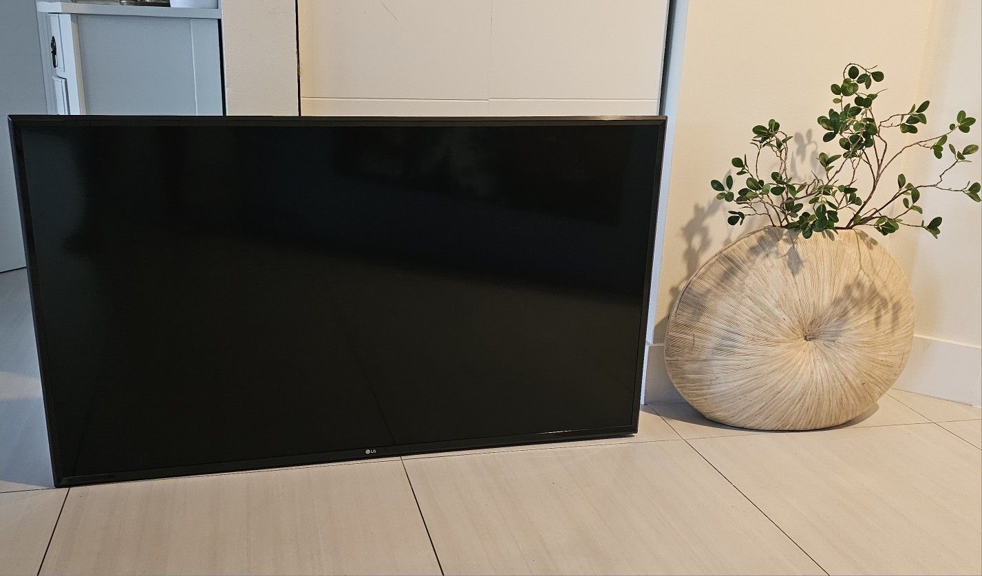 LG 50 INCH TV