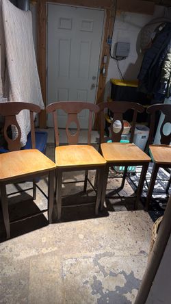 Kitchen island chairs