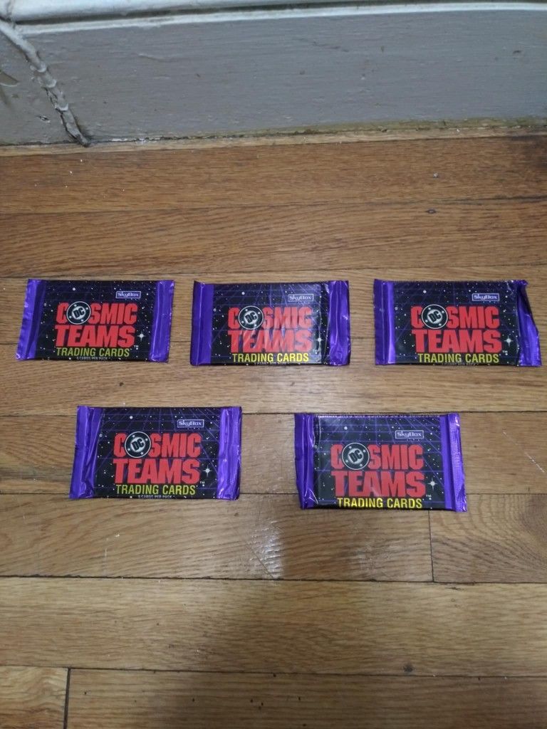 5 Sealed Packs Of DC Cosmic Teams Vintage Trading Cards. 8 Cards Per Pack Skybox 1993.