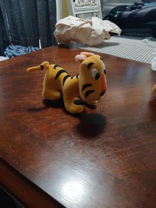 Vitbtage Tigger Toy