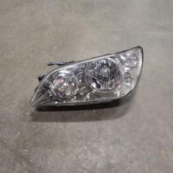 IS 300 Left Headlight 01-05