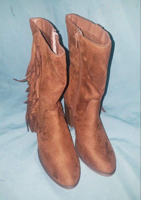 Calf High Faux Suede Western Style Fringed Zip Up Boots Size 5.5 Never Worn