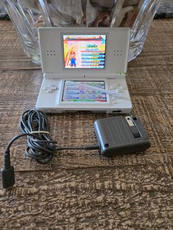 Nintendo DS Lite White Bundle Includes Game & Charger