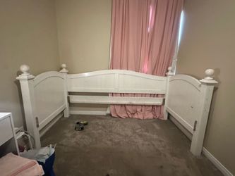 White Daybed