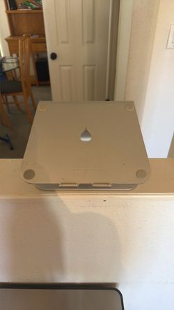 Laptop stand