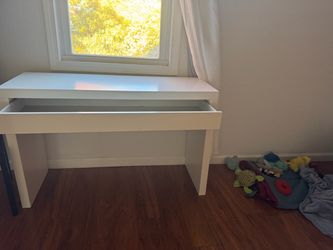 White Desk with Pull-Out Drawer