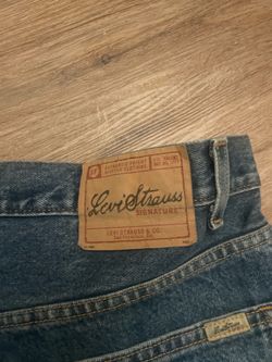 Levi Strauss Regular Fit     42 x 30   Wash Blue
