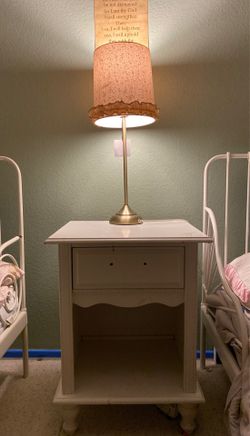 White wood night stand