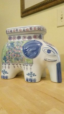Ceramic elephant plant stand.