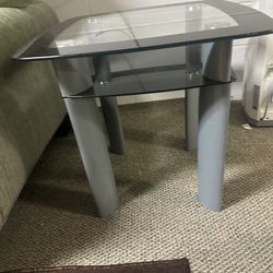 2 Ends Table 