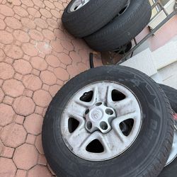 255/70/R18 Toyota tundra