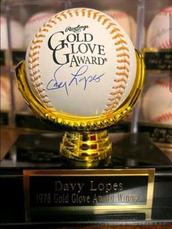 Davey Lopes Gold Glove Award Baseball Autographed In Case PSA/DNA Dodgers