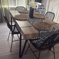 Dining Table/Chairs 