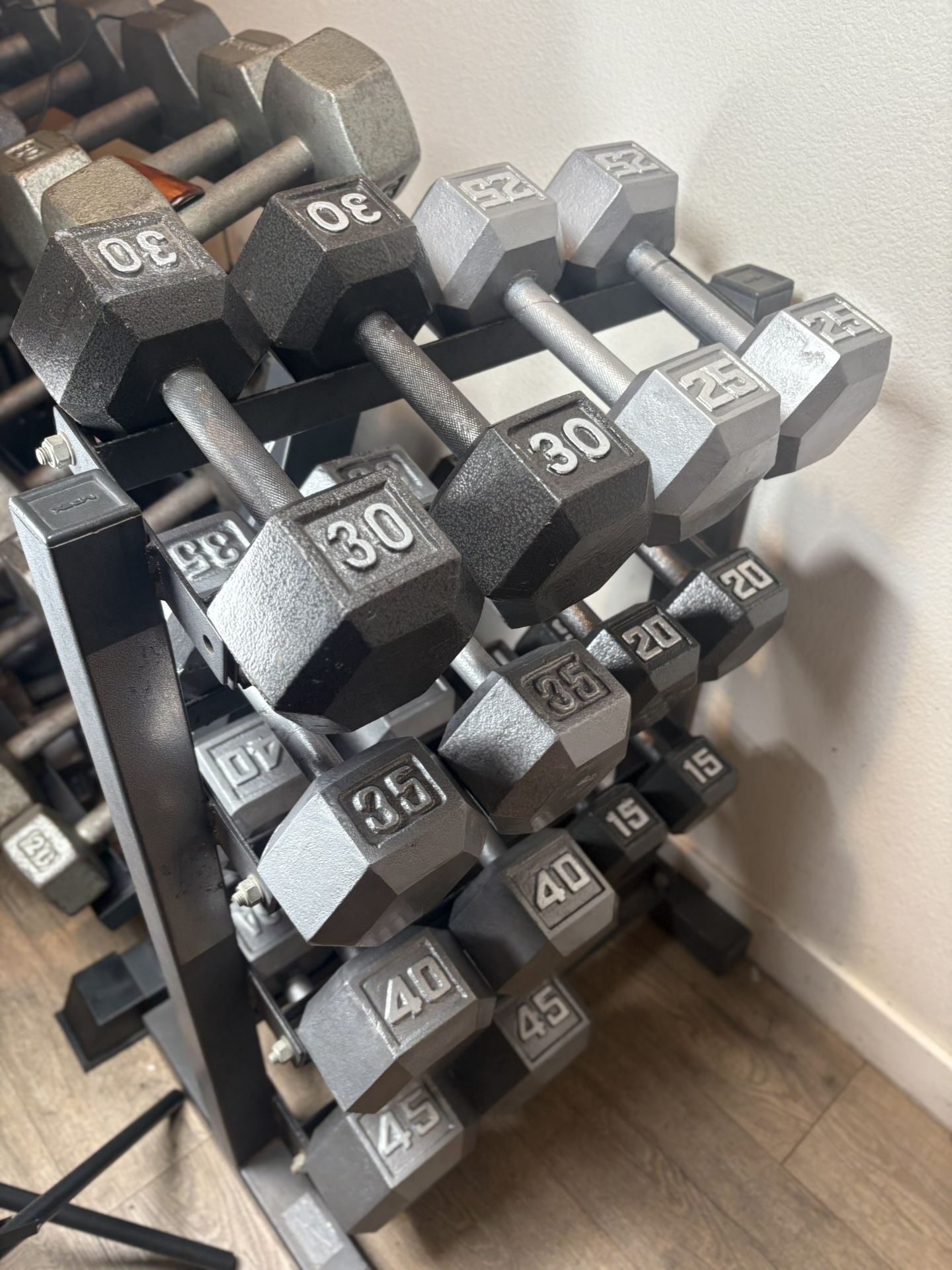 Set Of Cast Iron Hex Dumbbells 15s To 45s Total : 420 lbs (NO RACK INCLUDED)