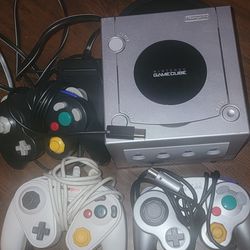 Gamecube with 3 controllers also mario kart sonic riders and resident evil