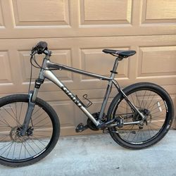 Giant Revel Mountain Bike – 27.5” – Disc Brakes