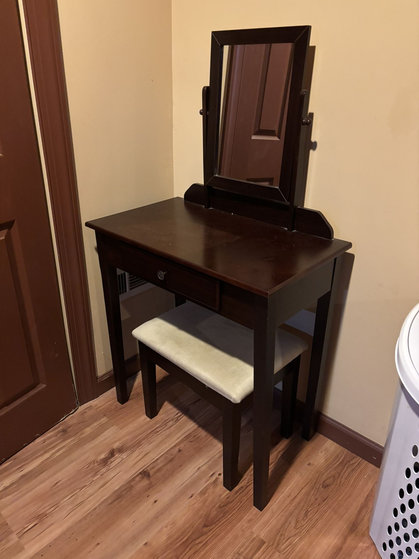 Make Up Vanity