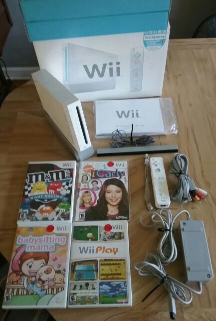 Nintendo Wii RVL-001 Console Original Box Manual Hookup Wires Remote Sensor Bar Console Stand Games ICarly Wii Play M&M's Kart Racing WORKS GREAT