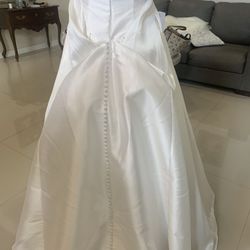 Wedding Dress & Veil Size 4 Timeless, Off White 