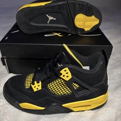 Air Jordan 4 Retro – Size 5 – Black/Yellow – Great Condition