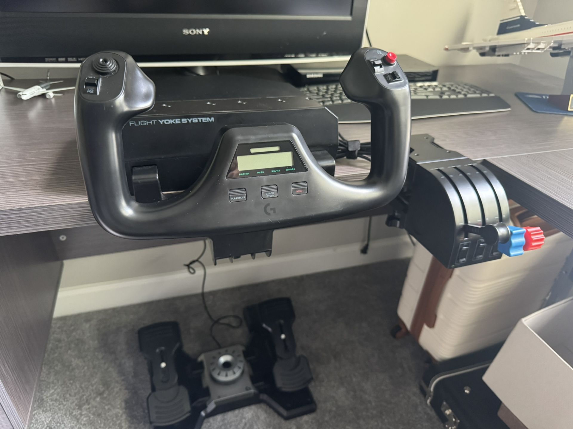 Flight Simulator Yoke, Throttle And Rudder Pedals Logitech