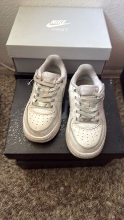 Boys shoes