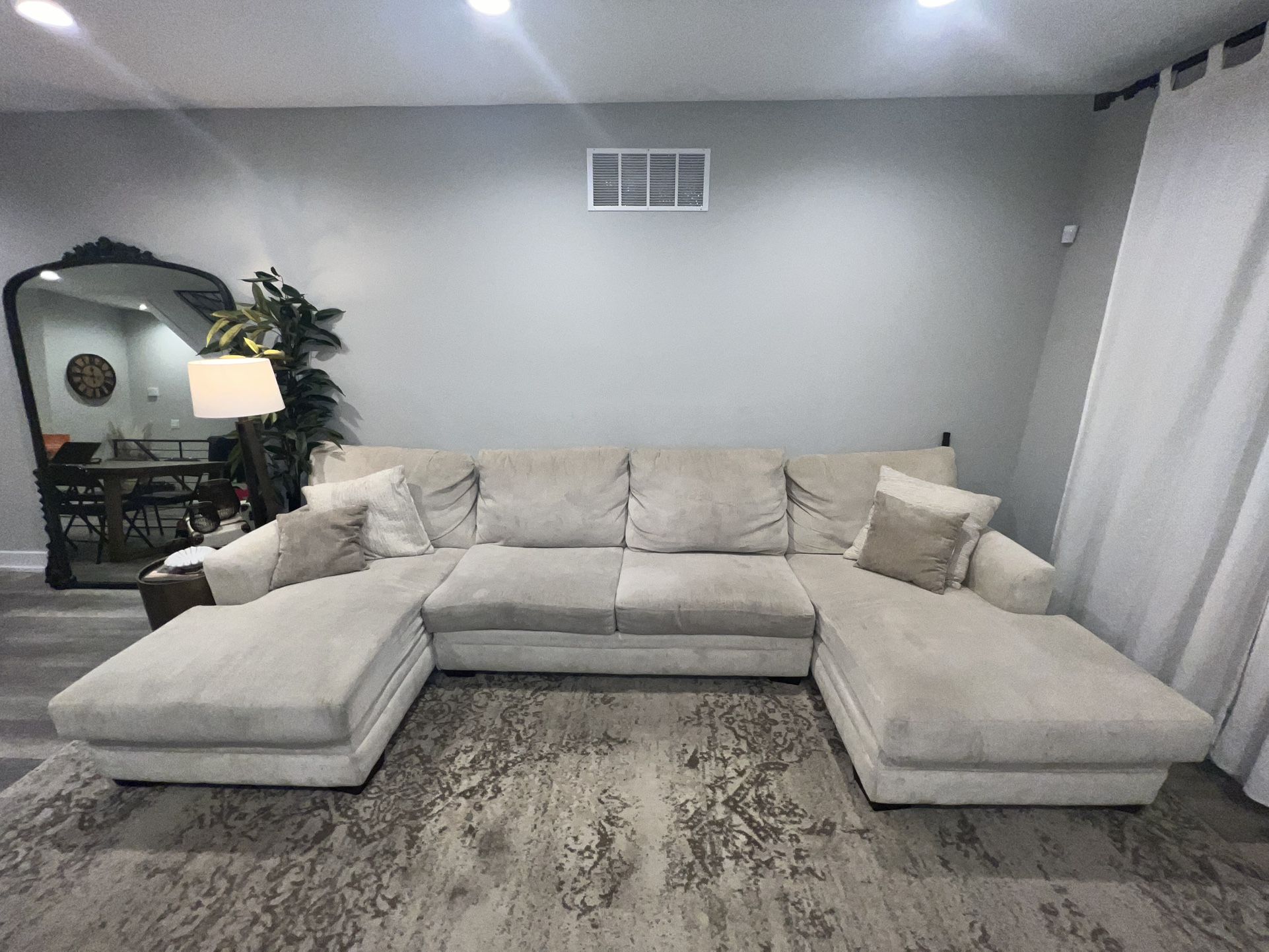 Luxe Sectional w/ Queen Bed 