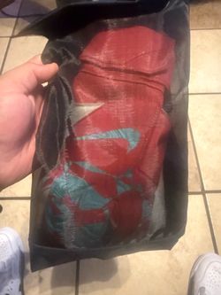 Soccer goalie gloves