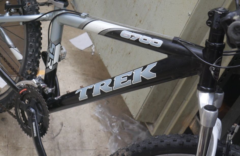 TREK 6700 SLR ALPHA SUPERLIGHTRACE CUSTOM BUTTED/ SEAMLESS DRAWN BIKE, SMALL FRAME, SHIMANO OLIVIO FRONT DERAILLEUR, SHIMANO DEORE REAR DERAILLEUR, JU