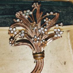 Brooch 